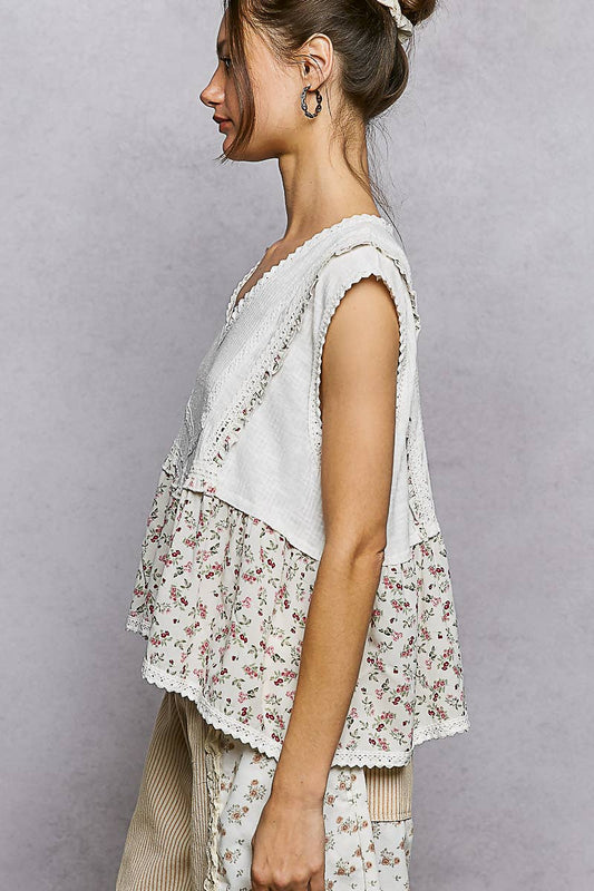 V-neck Floral Pattern Trim Ruffle Rib Knitted Sleeveless Top