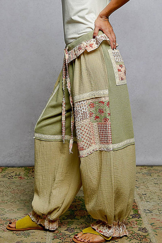 Floral Pattern Ruffle Waist Band Knit Jogger Pants