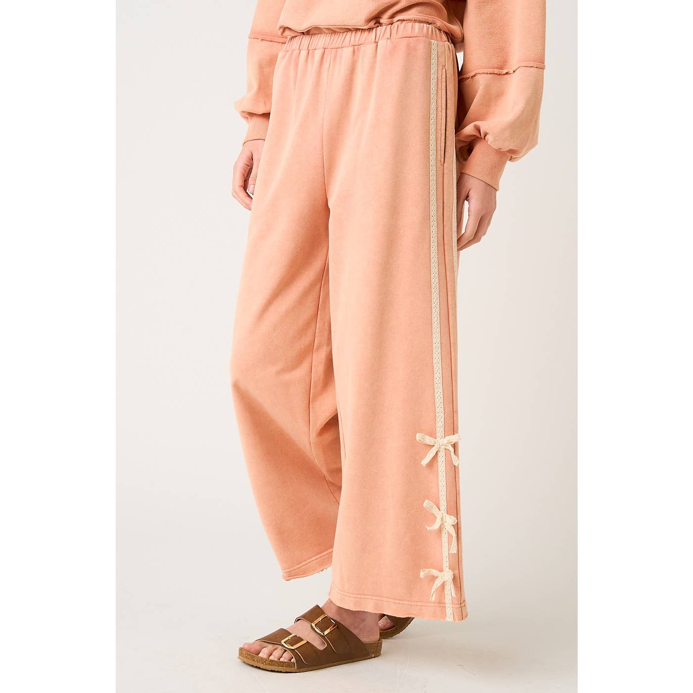 LACE BOW SIDE STRIPE PANTS