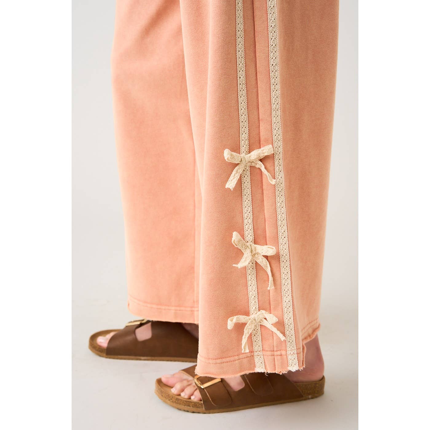 LACE BOW SIDE STRIPE PANTS
