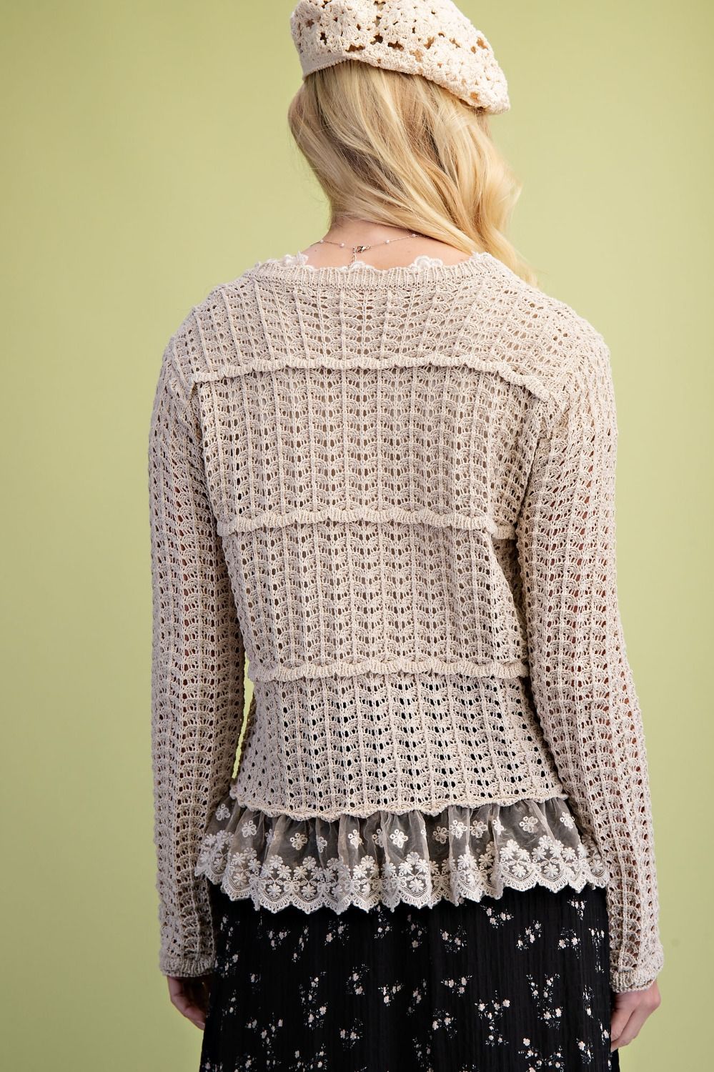 Sweater cardigan with lace ruffle bottom Oatmeal