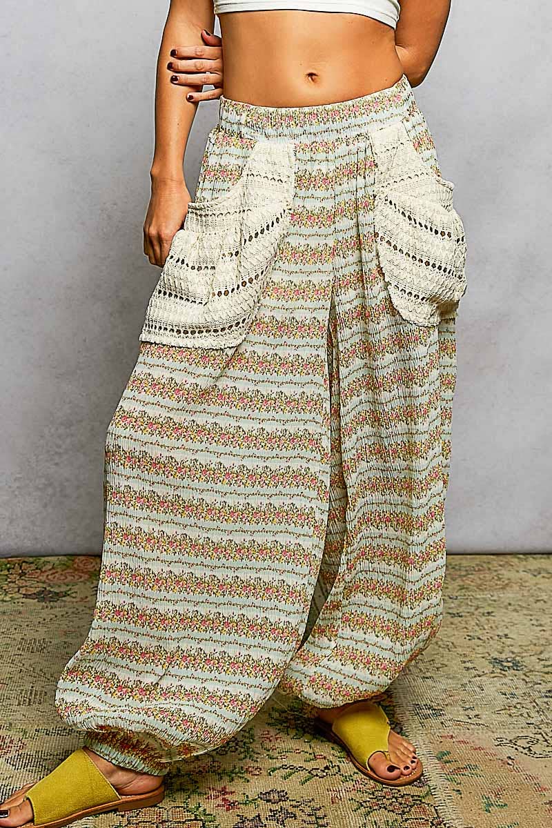 Crinkled Printed Contrast Pockets Printed Woven Jogger Pants (Copy)