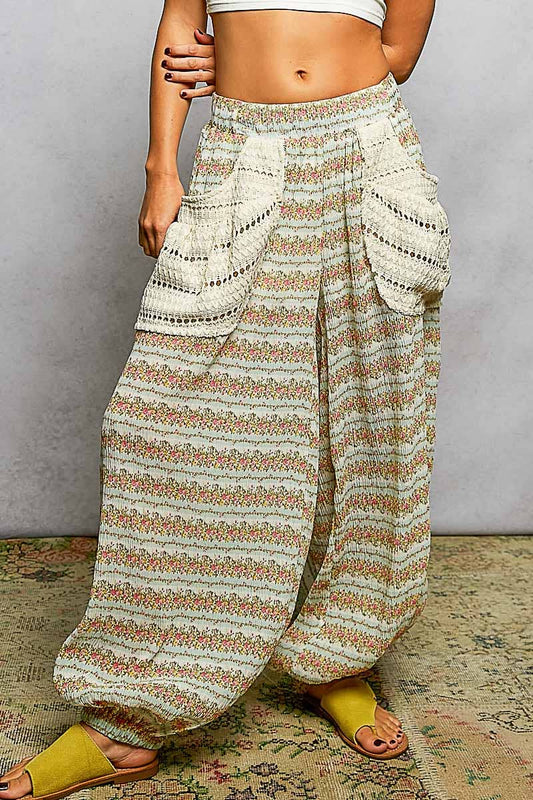 Crinkled Printed Contrast Pockets Printed Woven Jogger Pants (Copy)