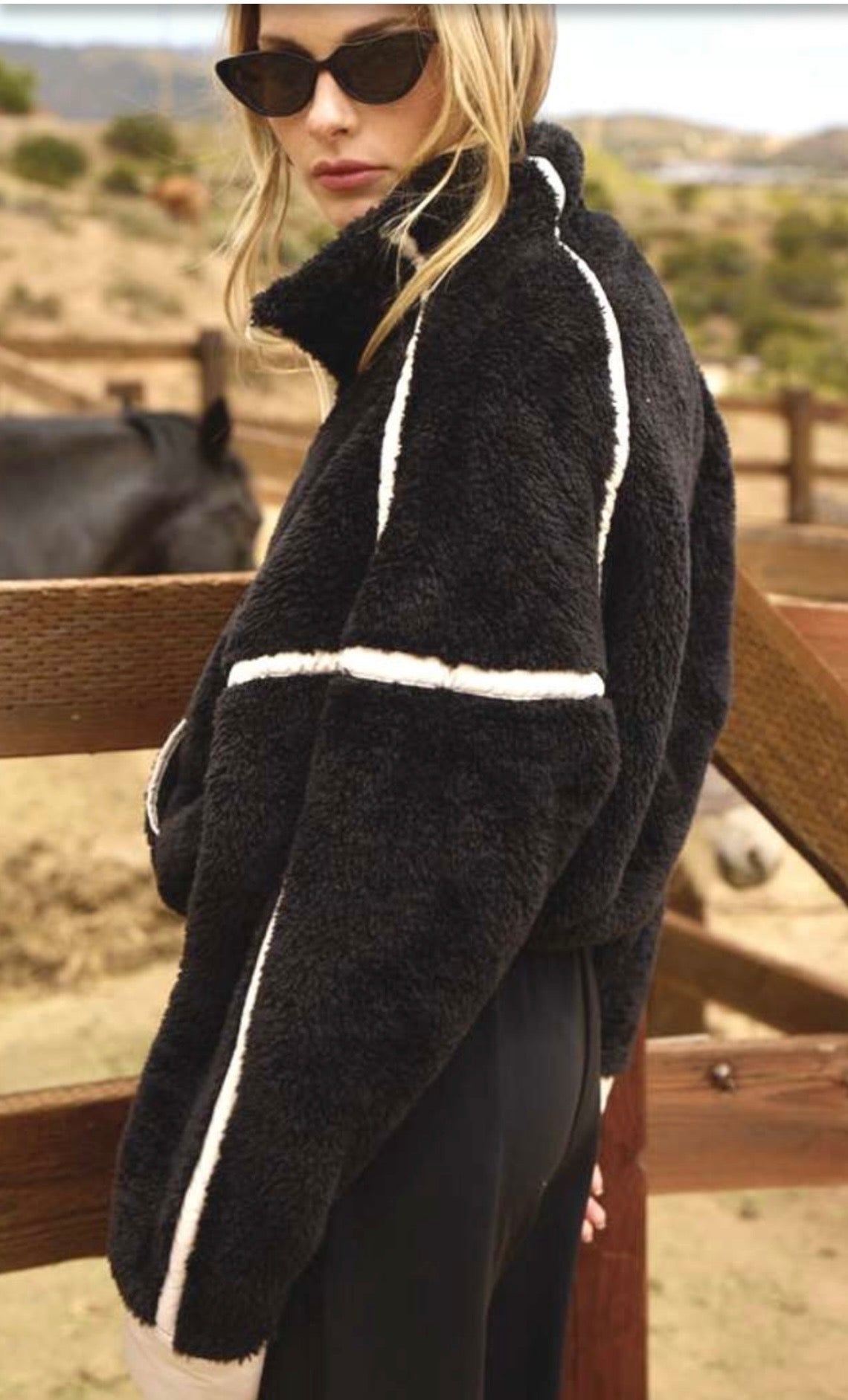 Sherpa Quarter Zip Bk/Ivory