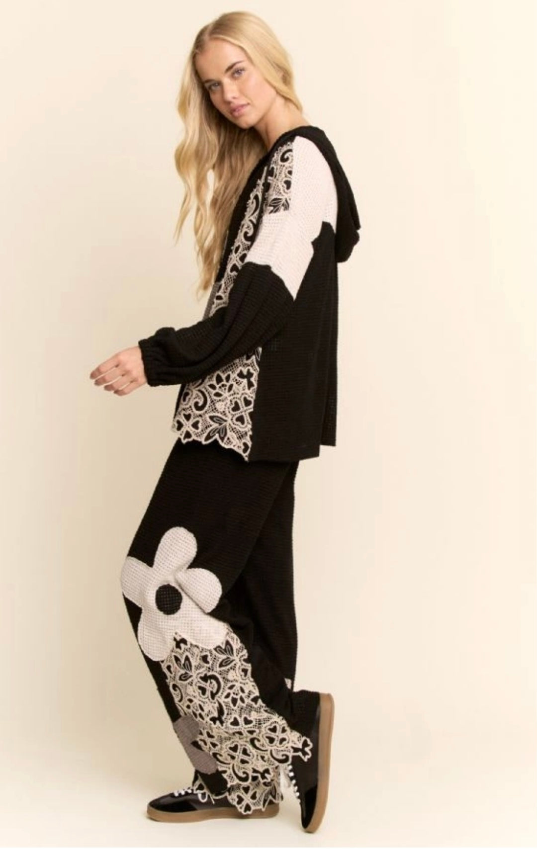 HOODIE OVERSIZED KNIT TOP WITH FLOWER PATCH