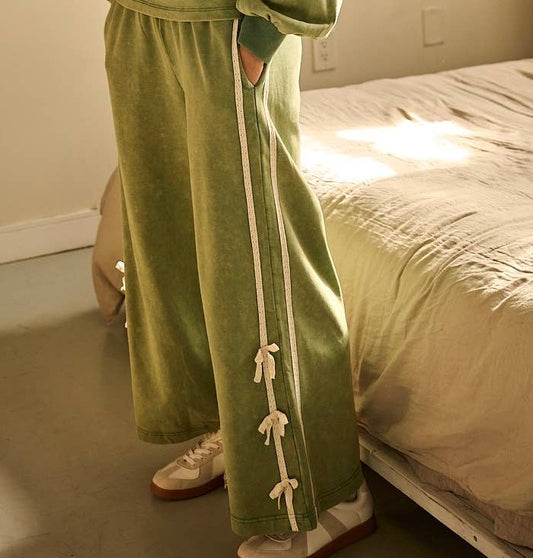 LACE BOW SIDE STRIPE PANTS