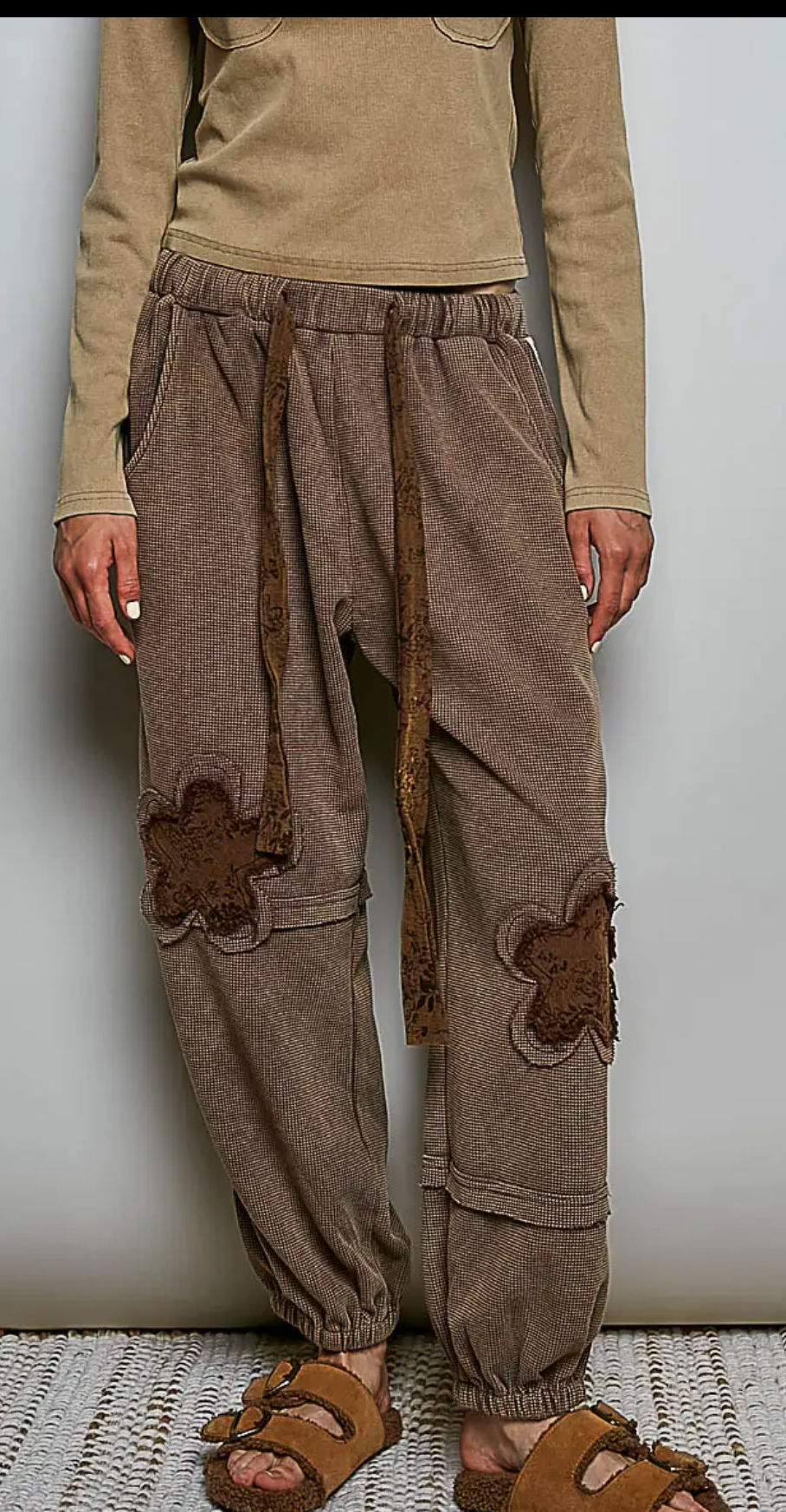 Floral print patch high waist joggers