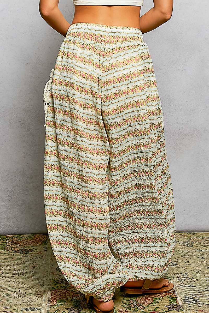 Crinkled Printed Contrast Pockets Printed Woven Jogger Pants (Copy)