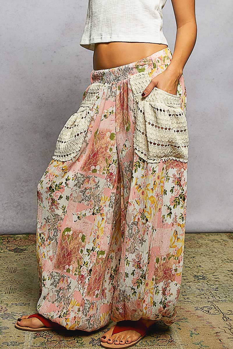 Crinkled Printed Contrast Pockets Printed Woven Jogger Pants